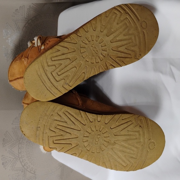 BRAND: UGGS - SIZE: W9 (See ALL Pics) - Picture 5 of 8